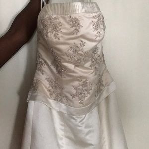A white wedding dress